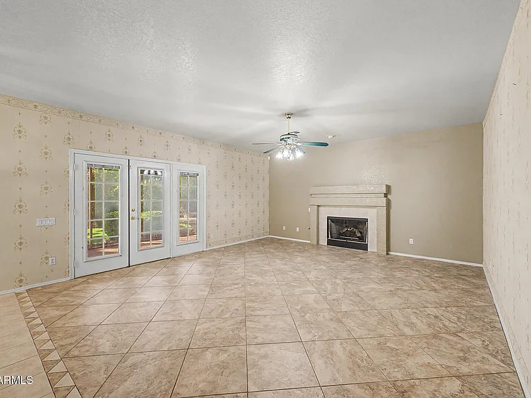 1722 E Samuel Dr — Photo 14