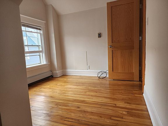4th image of 2404 Fremont Ave S APT 6