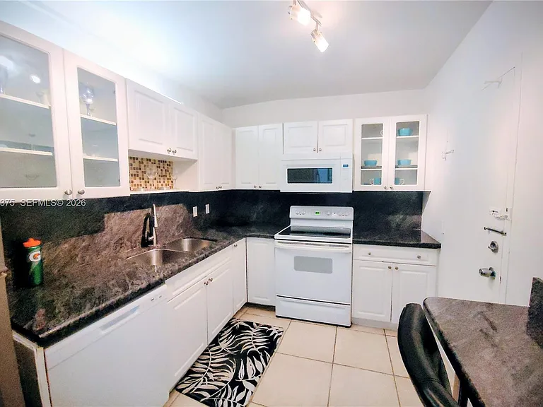 400 S Kings Point Dr #220 — Photo 12