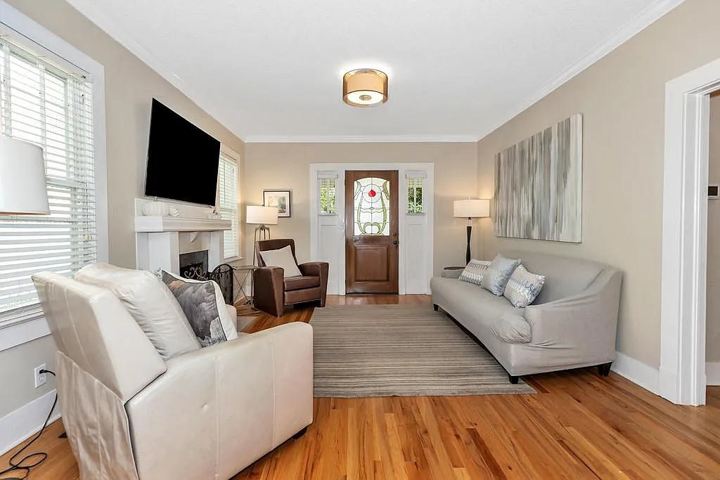 2 bed, 1705 sqft, $2,675 — Photo 2