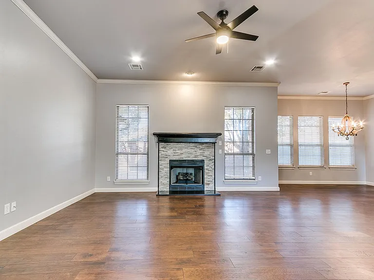 17121 Kemble Ln — Photo 4