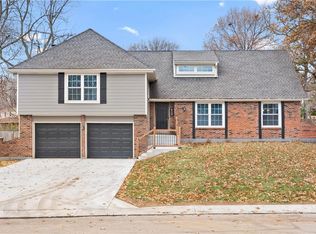410 SE Richardson Pl, Lees Summit, MO 64063