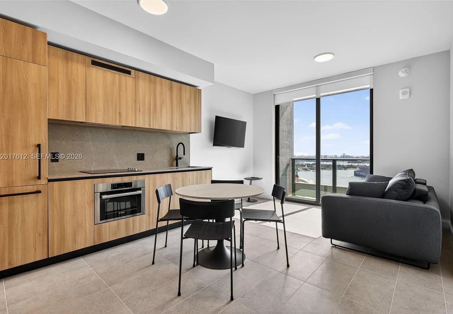 501 First Residence — Photo 2