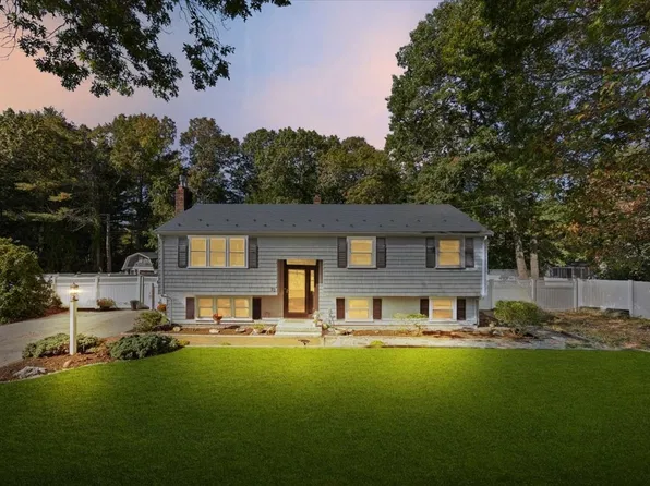 33 Lantern Ln, Plymouth, MA 02360