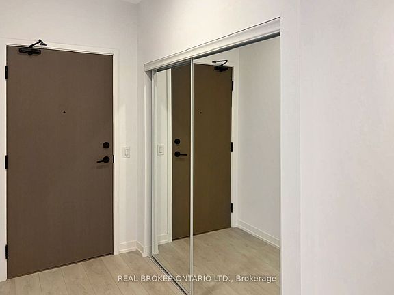 3rd image of 225 Sumach St #2412