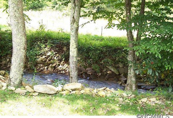 4th image of 30 Whitewater Dr