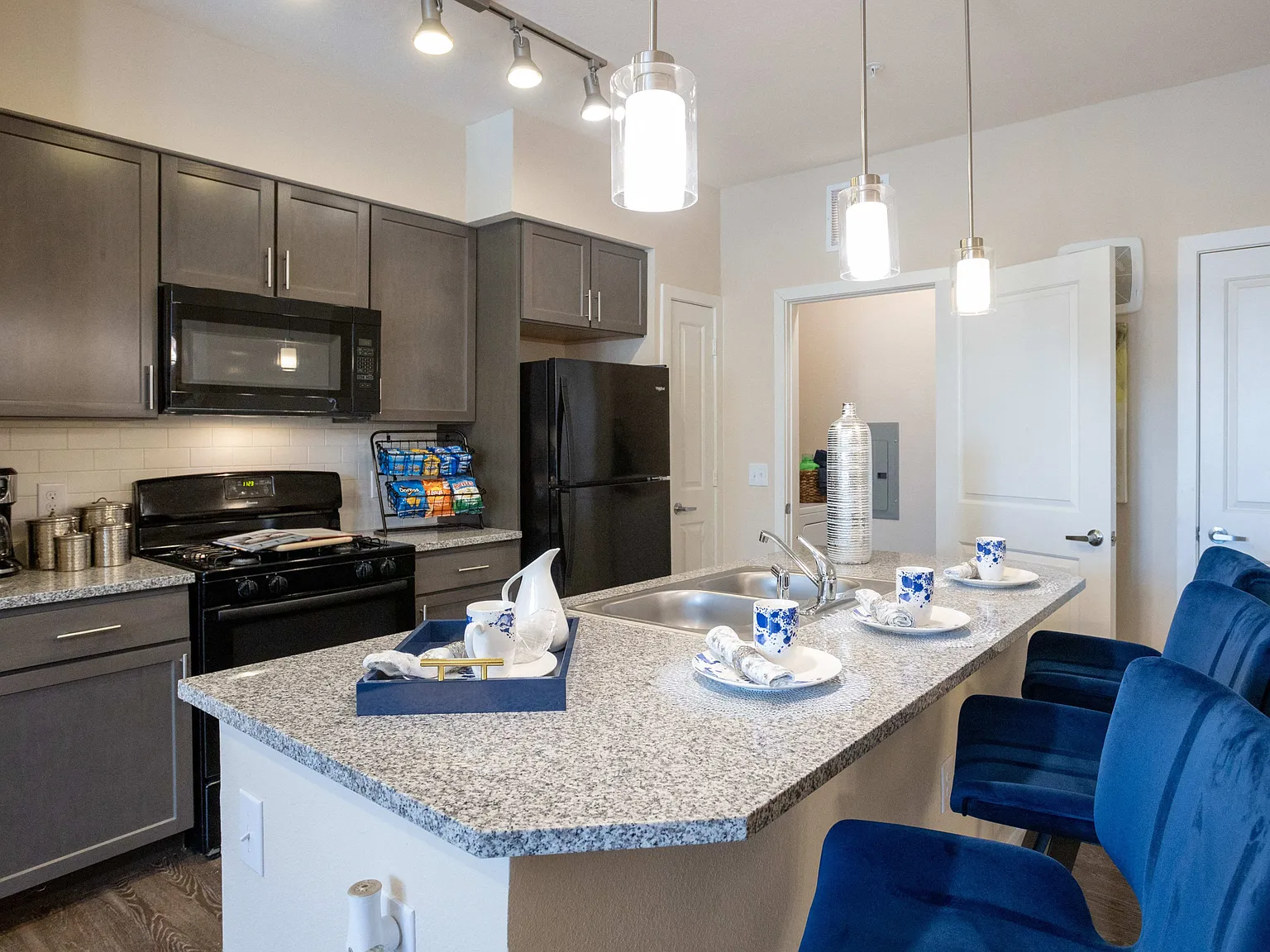 Smart Living on Cullen Apartment Homes — Photo 2