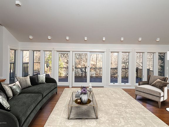 4th image of 803 Mayflower Ct