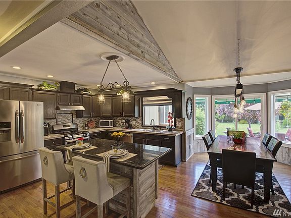 4th image of 2413 Kempton St SE