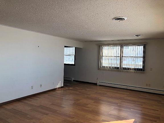 3rd image of 214 N Lakeview Dr APT 8