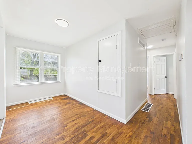10323 E 20th St S — Photo 5