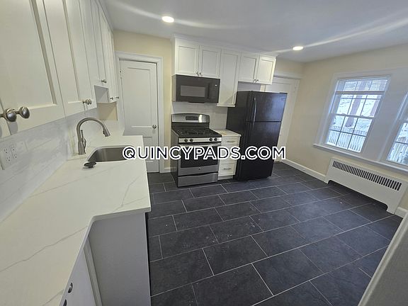 2nd image of 169 Everett St Unit 2