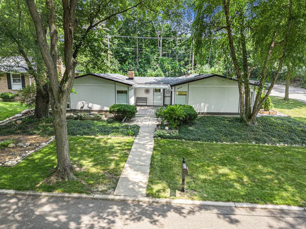 1402 Bardstown Trl, Ann Arbor, MI 48105