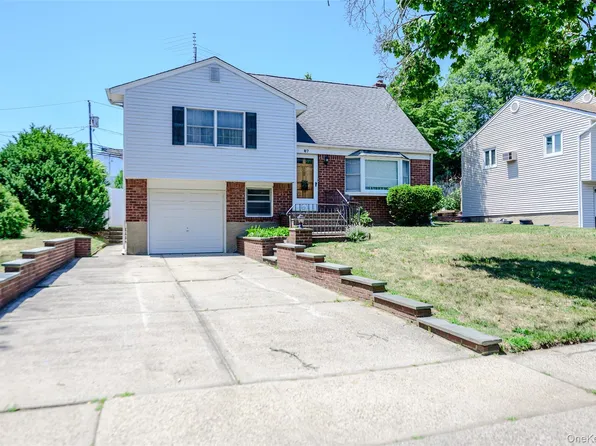 87 Central Park Road, Plainview, NY 11803