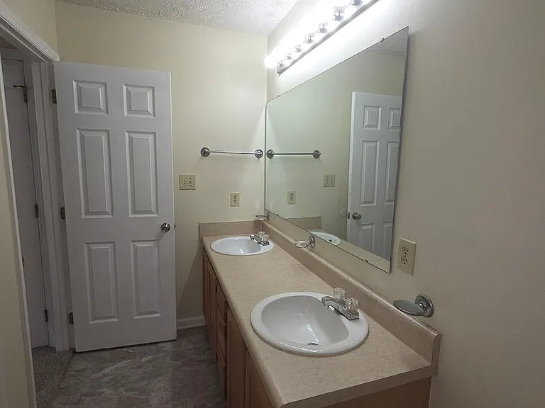 6330 Greycliff Dr — Photo 9