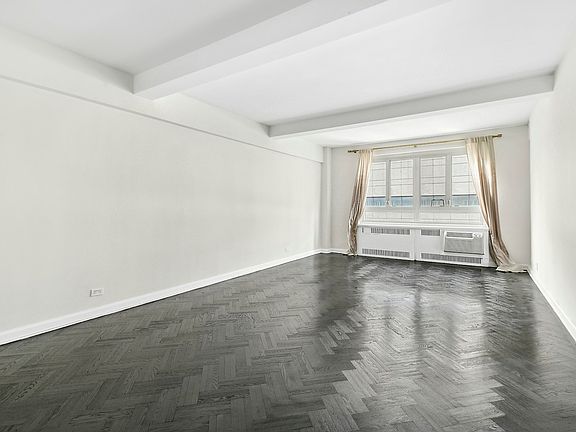 3rd image of 333 W 57th St APT 7C