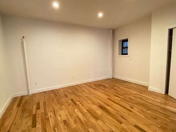 4th image of 406 W 39th St #5A