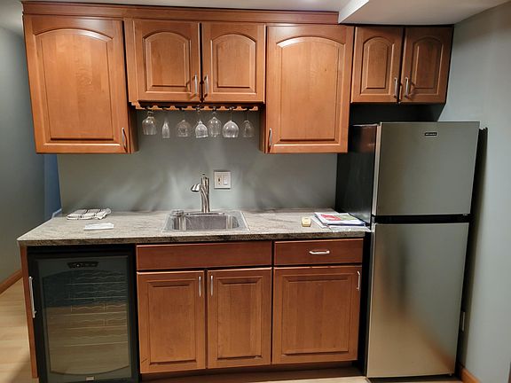 3rd image of 179 Dawson Cir #2F