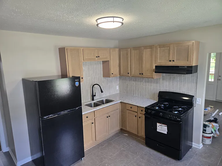181 E Lorain St — Photo 7