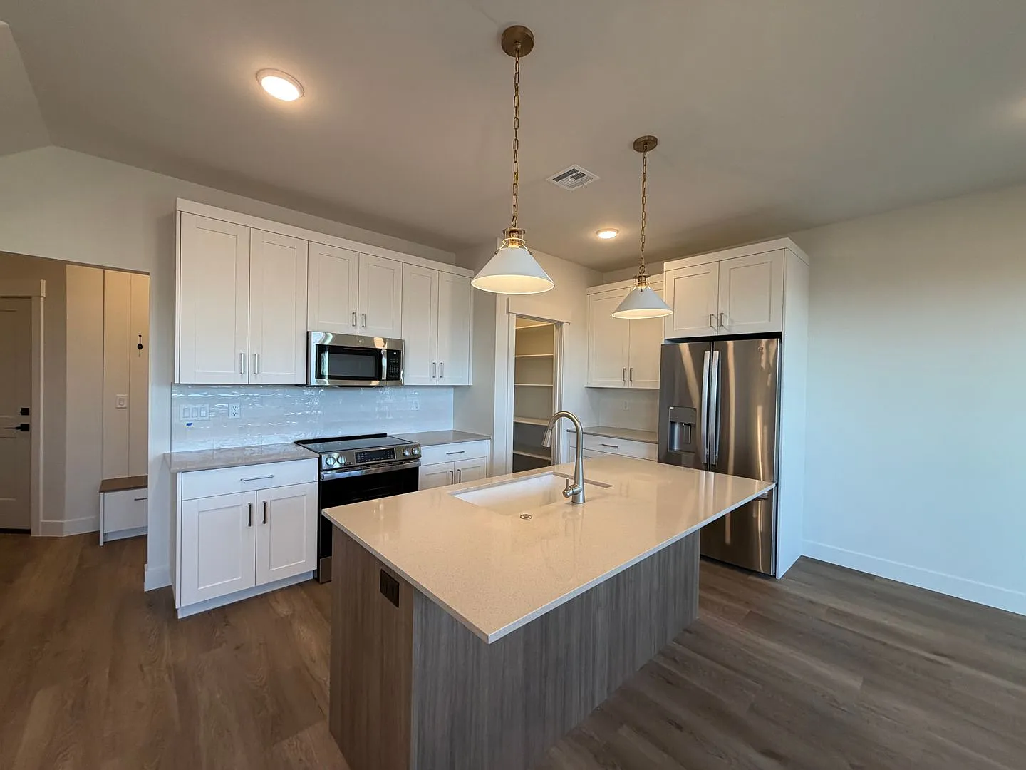 Brand New Townhome For Rent By Crimson Cliffs! — Photo 1
