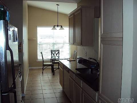 3rd image of 141 Constantine Way
