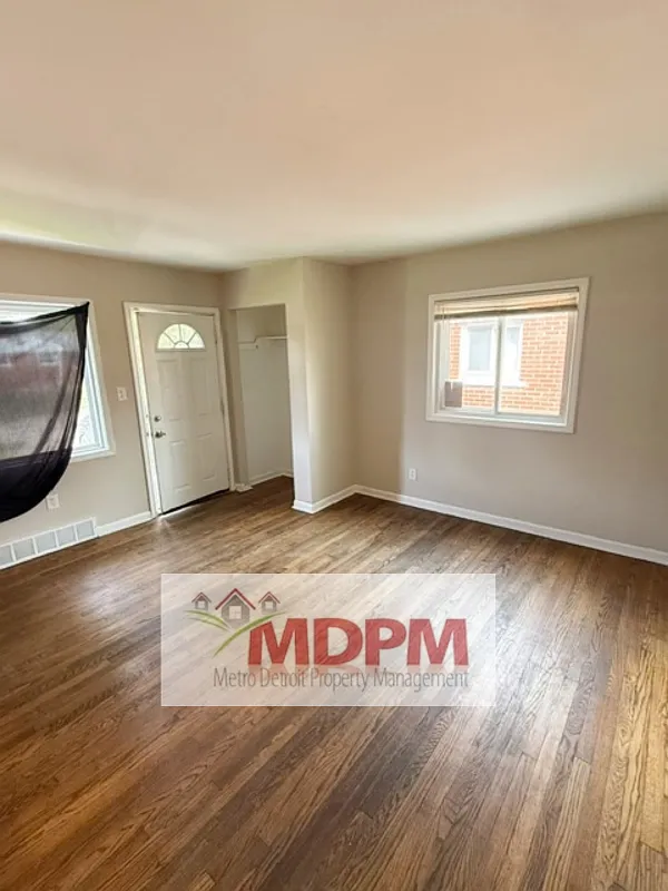 3 bed, 852 sqft, $1,295 — Photo 4
