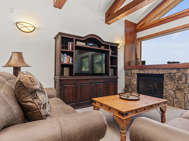 Top Level - Living Area with Gas Fireplace & SmartTV