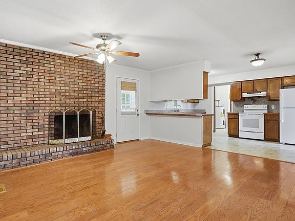 3rd image of 3845 Pearl St