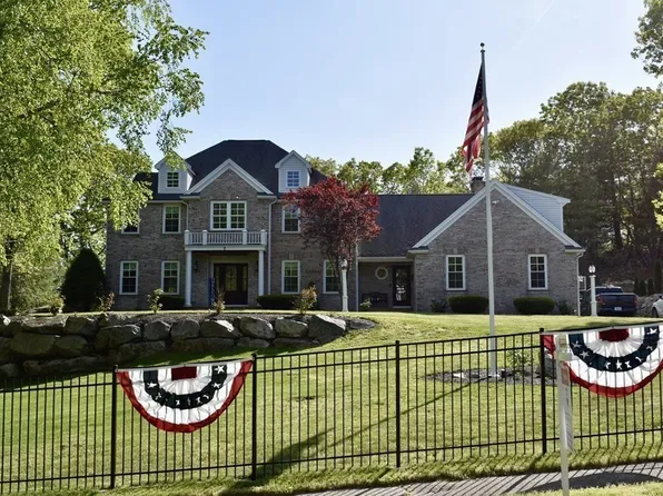 7 Mountain Rock Ln, Norfolk, MA 02056