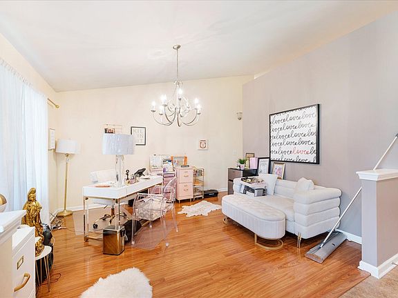 3rd image of 10331 Nelson St
