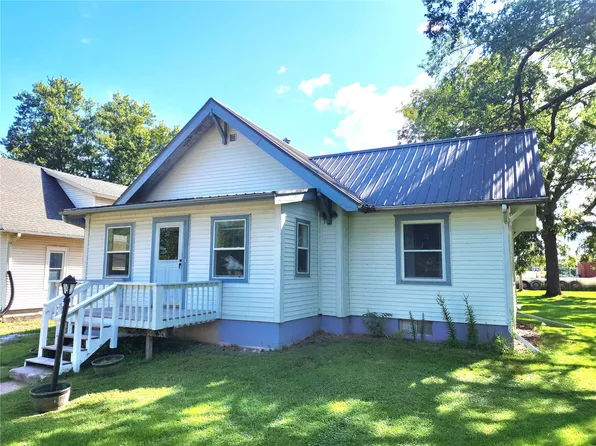 110 NW 1st St, Melcher, IA 50163