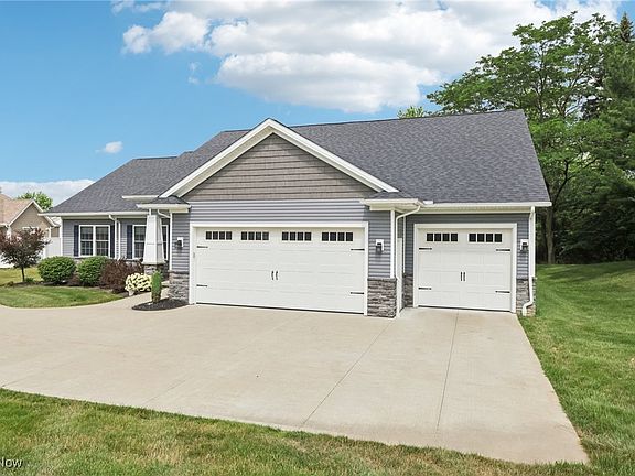 2nd image of 12 Pine Villa Trl