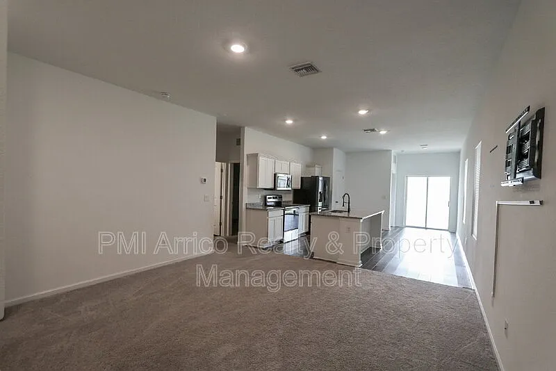 3 bed, 2.0 bath, 1365 sqft, $1,995 — Photo 3
