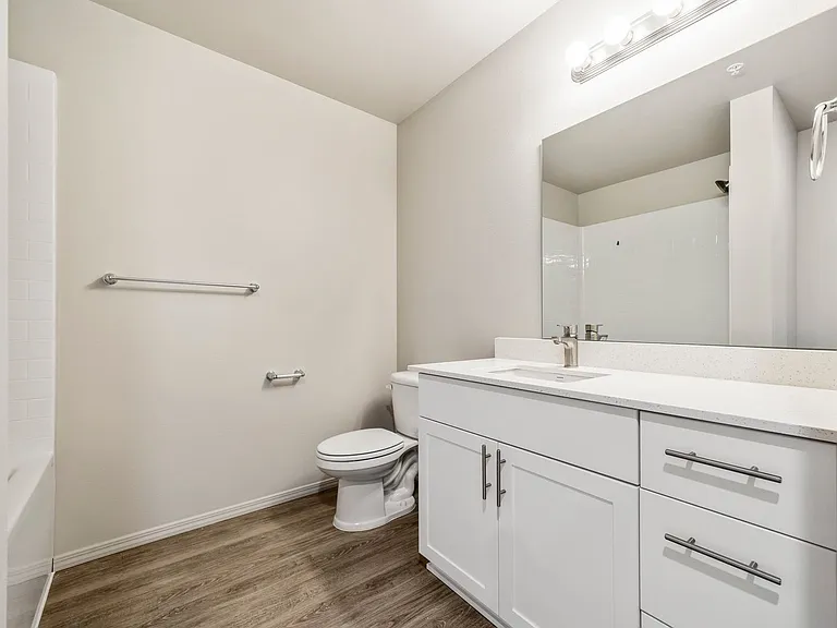 Leasing Special: $500 off 1 Month's Rent plus $1000 Standard Security Deposit! — Photo 26