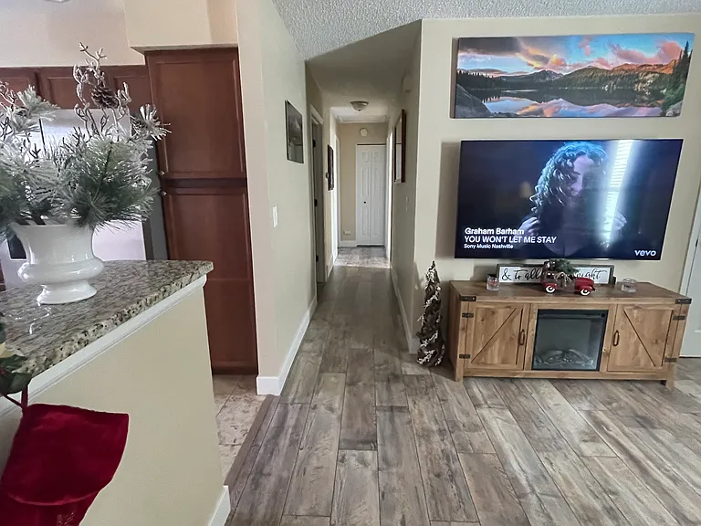 4422 S Beech Way — Photo 3