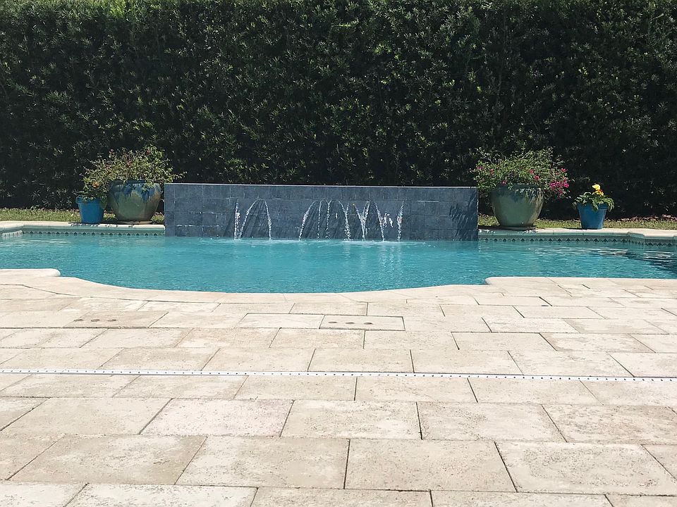 2nd image of 725 Tiziano Ave