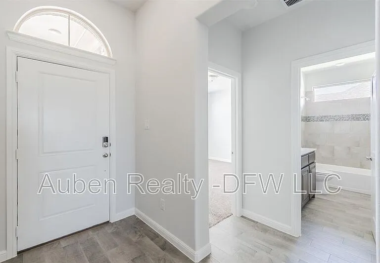 1343 Fox Hollow Rd — Photo 4