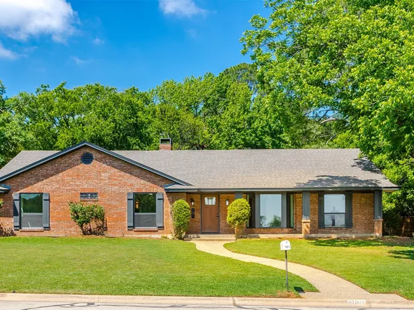 101 Hollyhill Ln, Denton, TX 76205