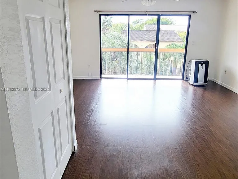 7740 Balboa St — Photo 8