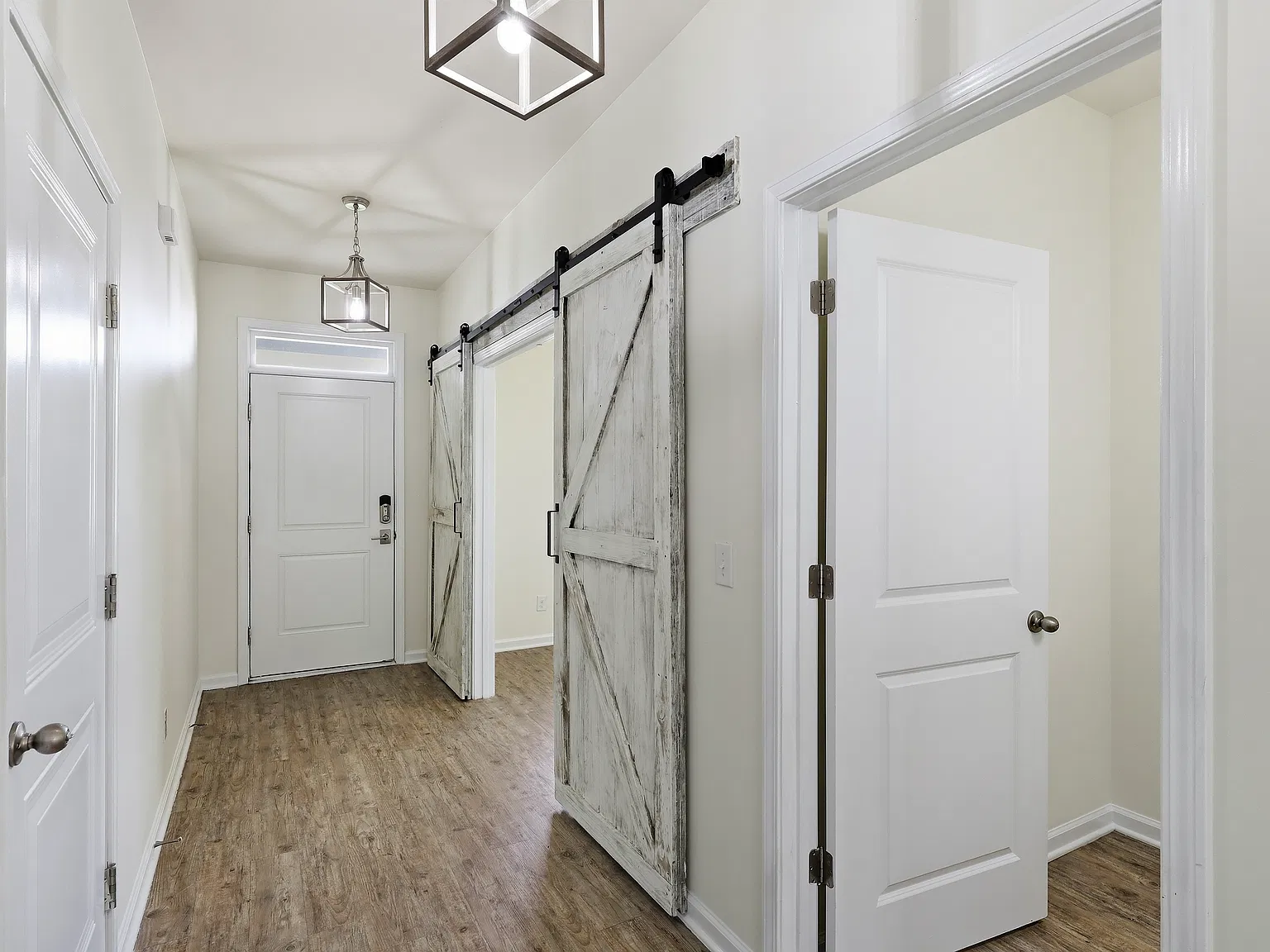 4 bed, 2340 sqft, $2,980 — Photo 3