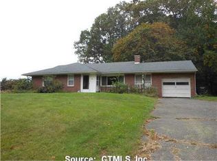 1105 E St N, Suffield, CT 06078