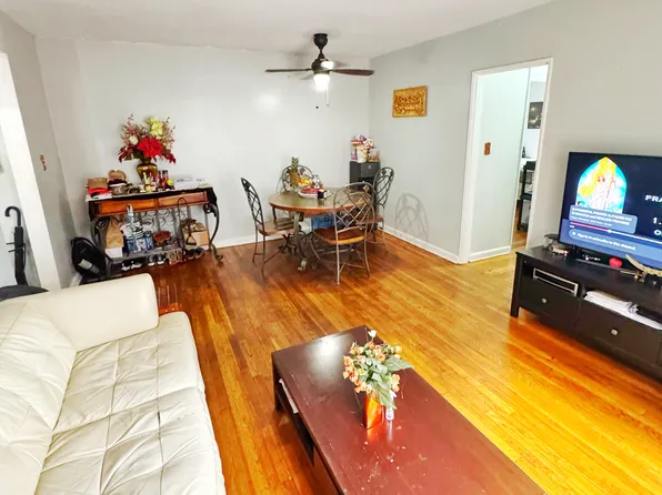 2705 Kings Highway image 4 of 20