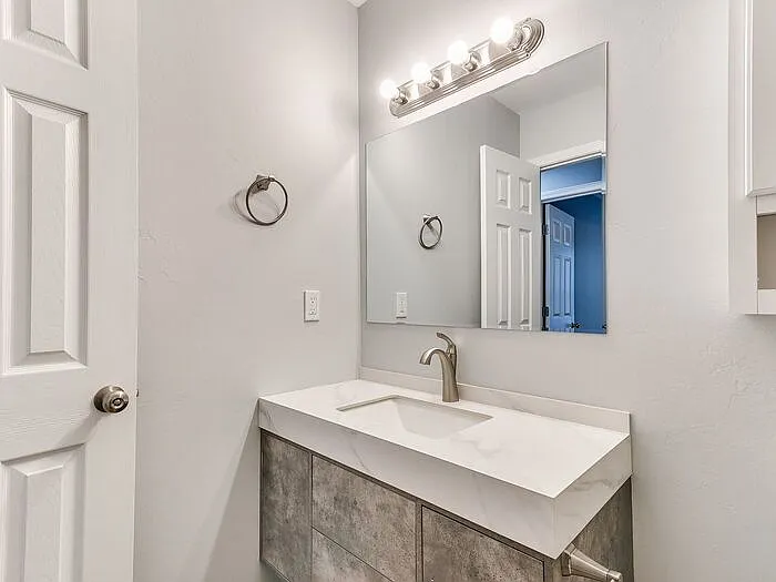 2515 Leeds Ln — Photo 44