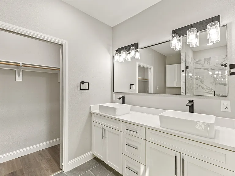 825 Premier Pkwy — Photo 17