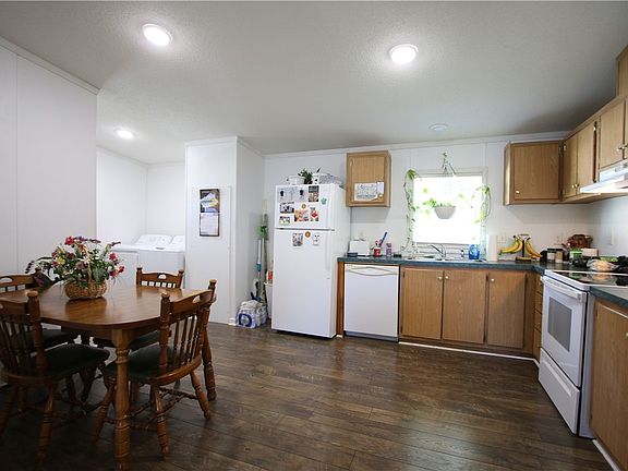 2nd image of 122 Eagle Pointe Dr