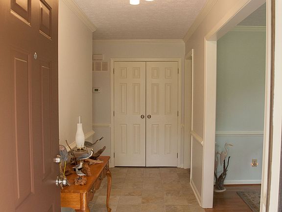 4th image of 203 Henry Lee Ln
