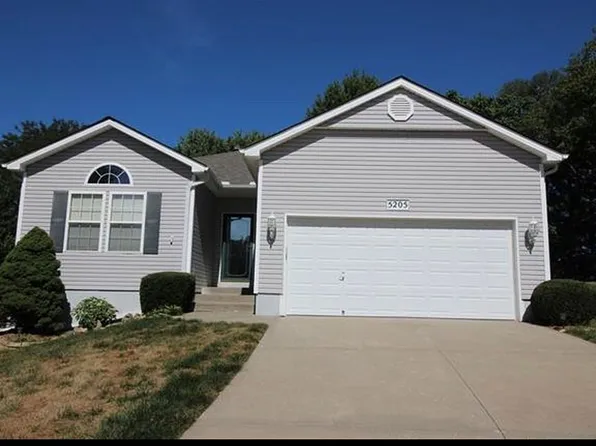 5205 NW Primrose Ct, Blue Springs, MO 64015