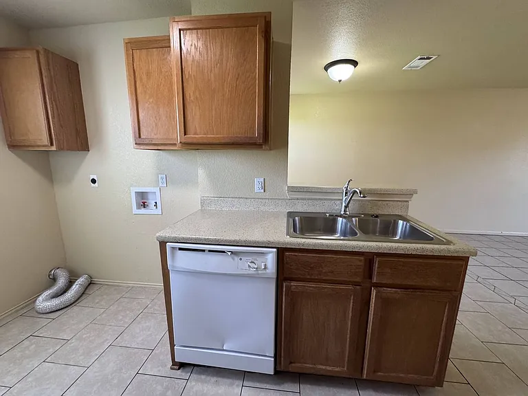 5702 Greengate Dr — Photo 7