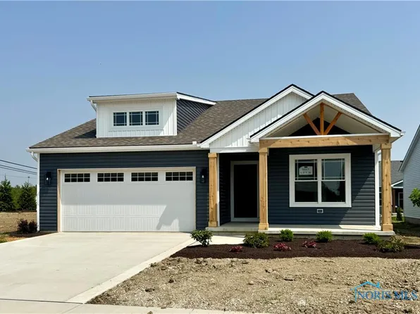 5017 Easton Dr, Oregon, OH 43616