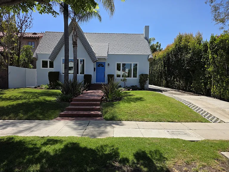153 S Swall Dr — Photo 35